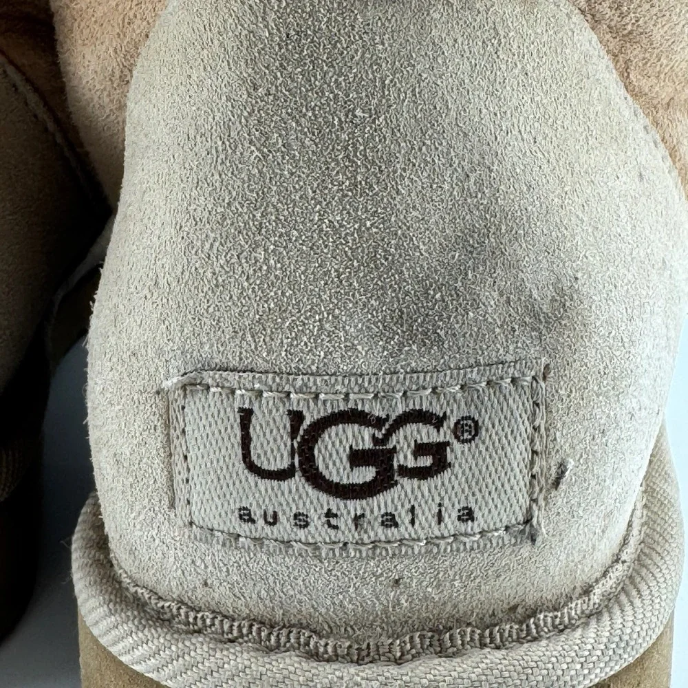 UGG item classic